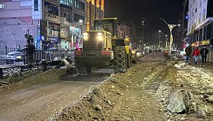 Yüksekova'da kar mesaisi devam ediyor