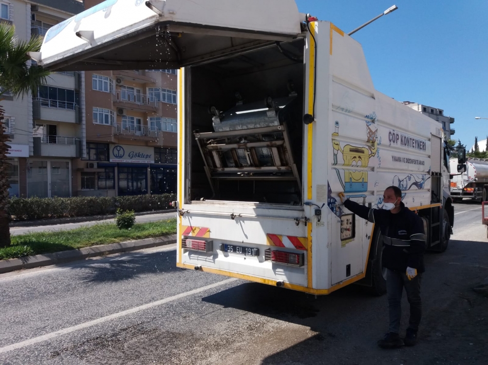 Bergama’da 5 bin çöp konteynırına otomatik yıkama ve dezenfekte