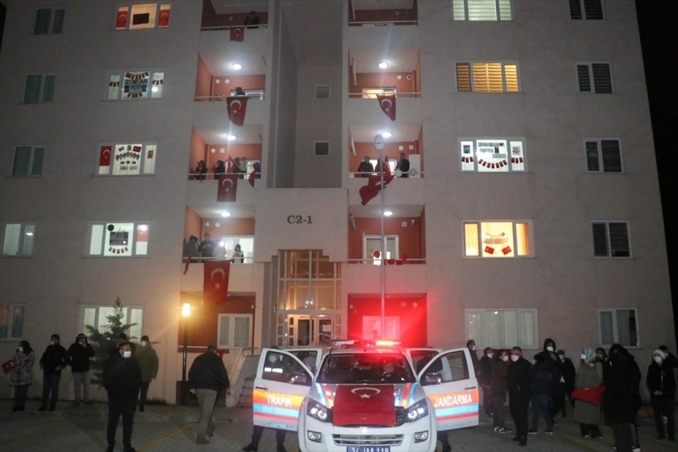 Milyonlar tek yürek oldu, İstiklâl Marşı söyledi