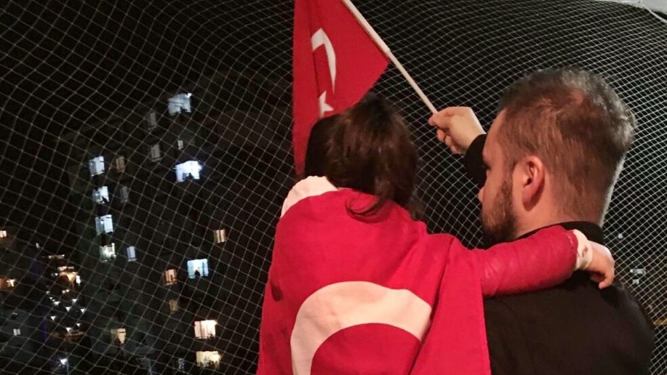 Milyonlar tek yürek oldu, İstiklâl Marşı söyledi