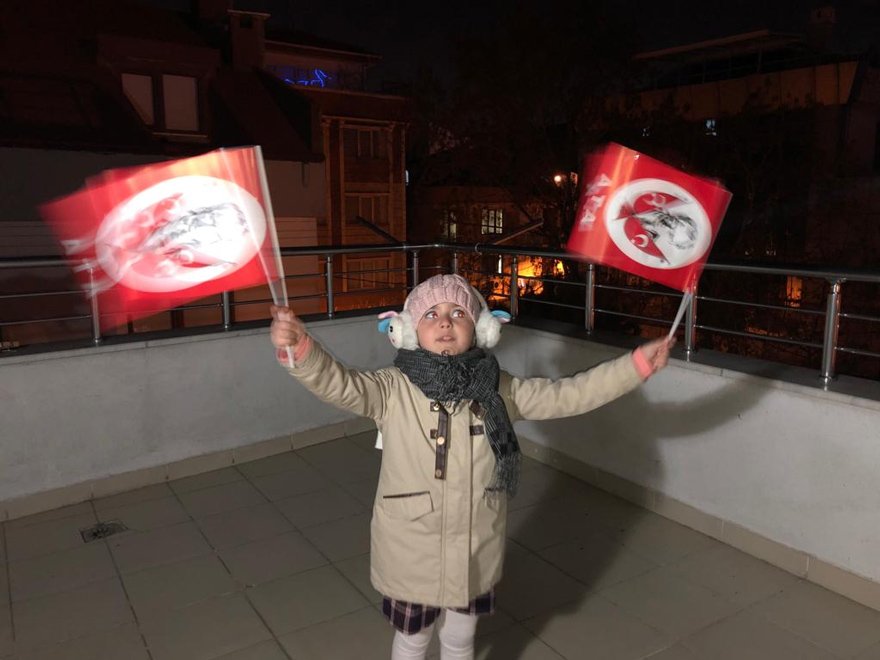 Milyonlar tek yürek oldu, İstiklâl Marşı söyledi