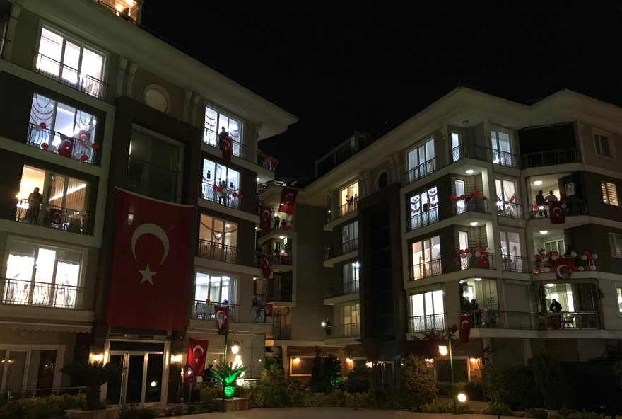 Milyonlar tek yürek oldu, İstiklâl Marşı söyledi