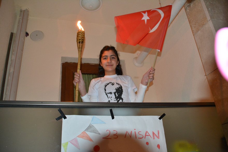 Milyonlar tek yürek oldu, İstiklâl Marşı söyledi