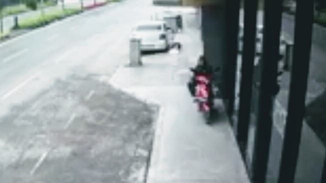 Hırsıza meydan dayağı saniye saniye görüntülendi