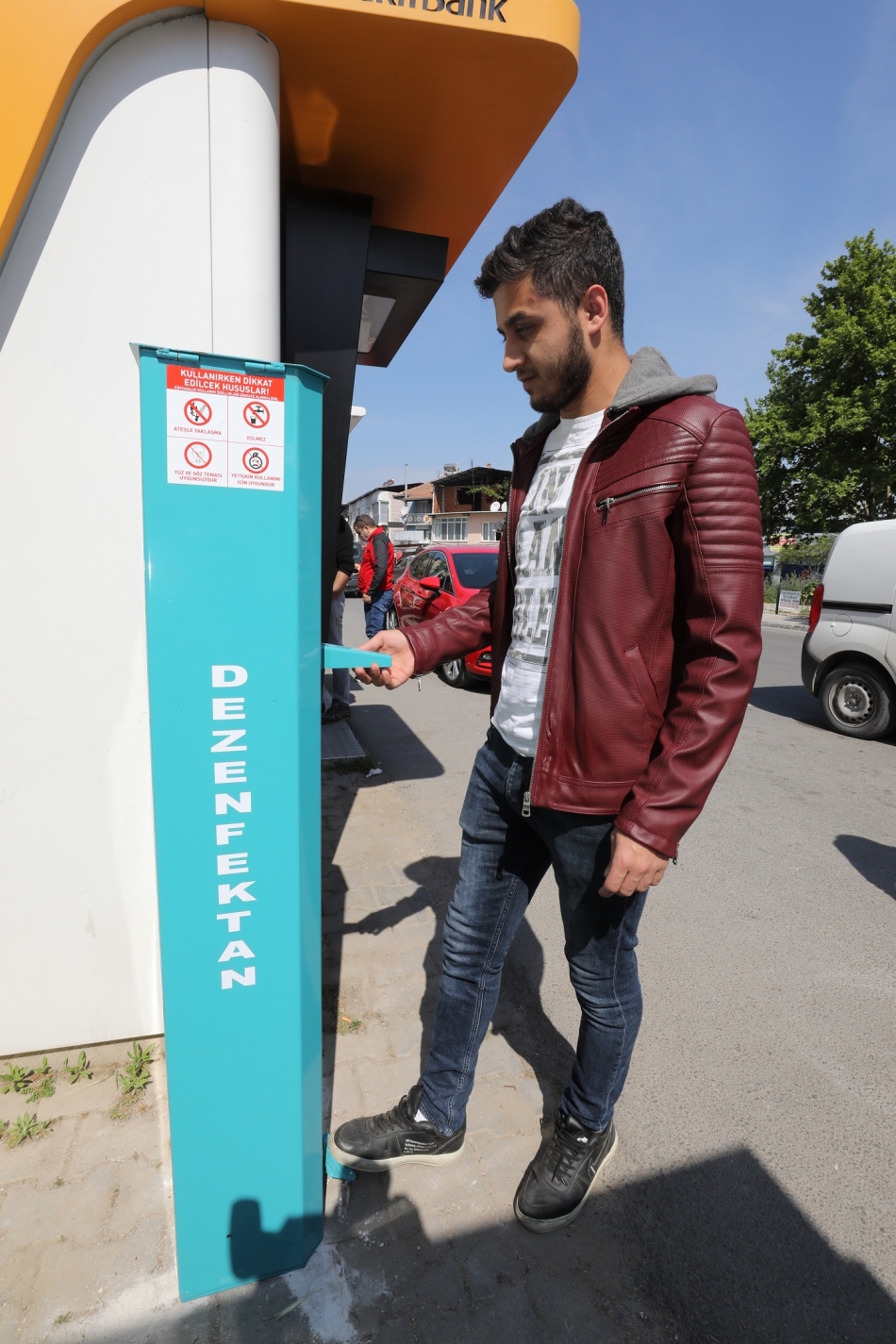 Gaziemir’e 16 adet yeni nesil el dezenfeksiyon cihazı