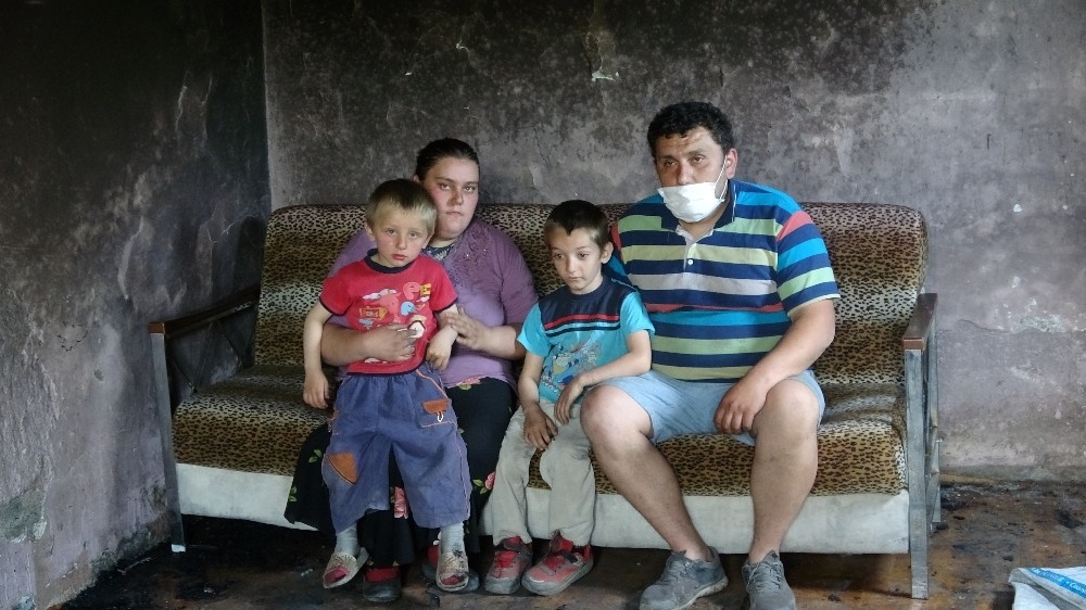 3 yaşındaki çocuk çakmakla oynarken evi yaktı