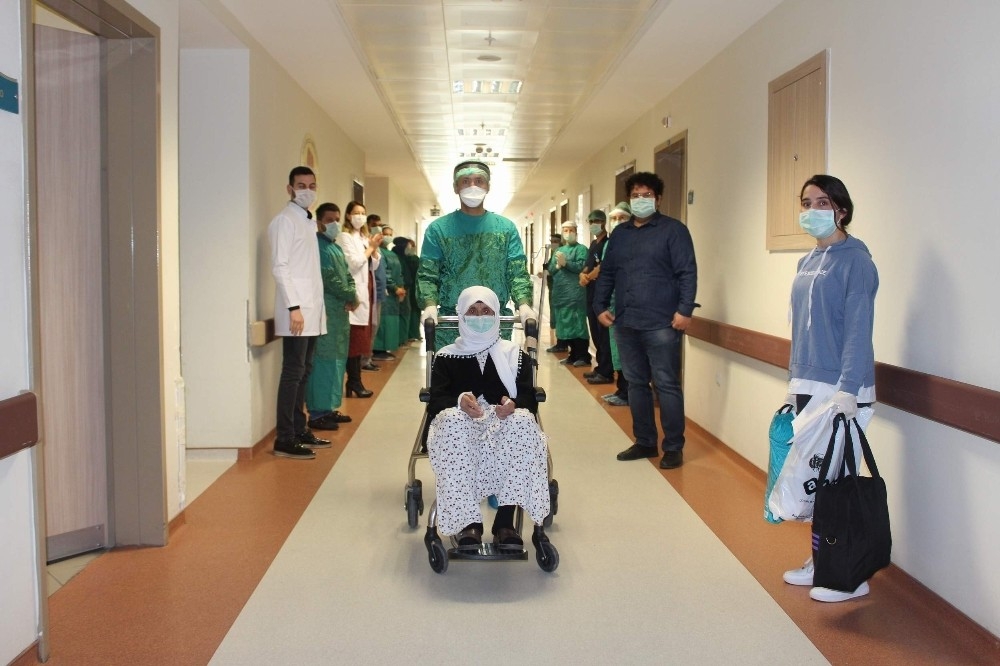 75 yaş üstü 3 hasta koronayı yendi