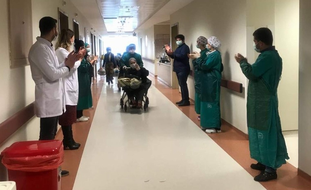 75 yaş üstü 3 hasta koronayı yendi