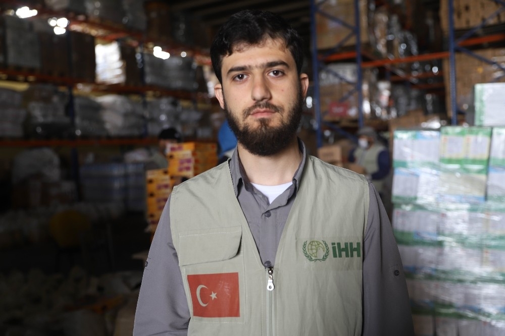 Azez'deki mülteci kamplarında yaşayan 800 aileye sahur paketi