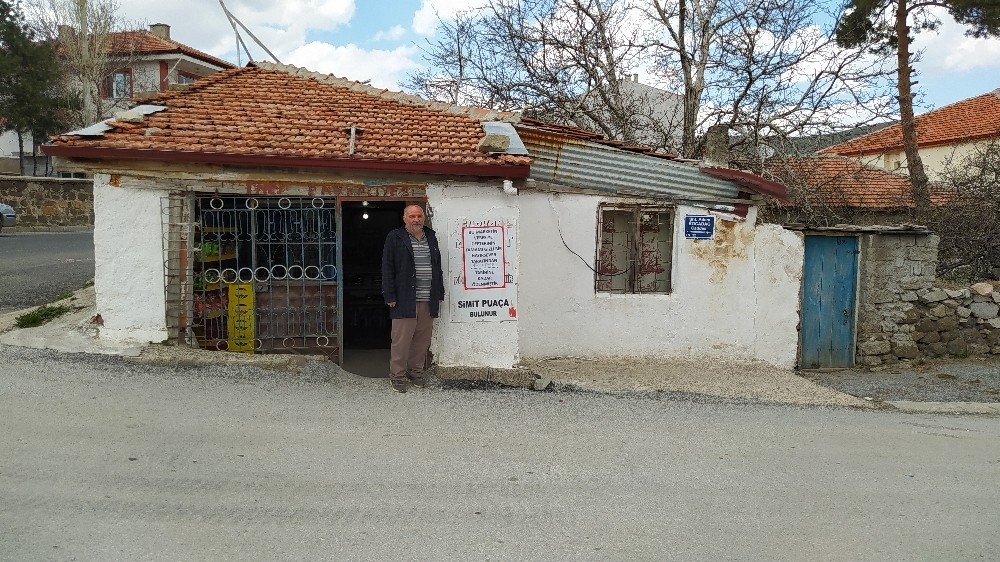 Bakkalın veresiye defterini satın aldı, vatandaşların borçlarını ödedi