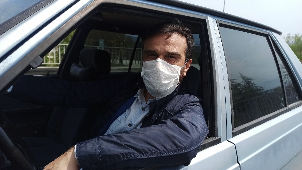 Bunu da gördük! Otomobiline maske taktı