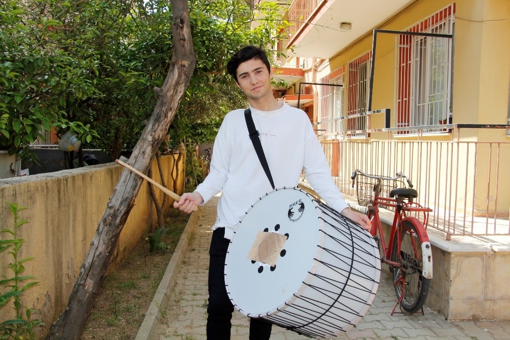 Fenomen davulcuya Demet Akalın'dan iş teklifi