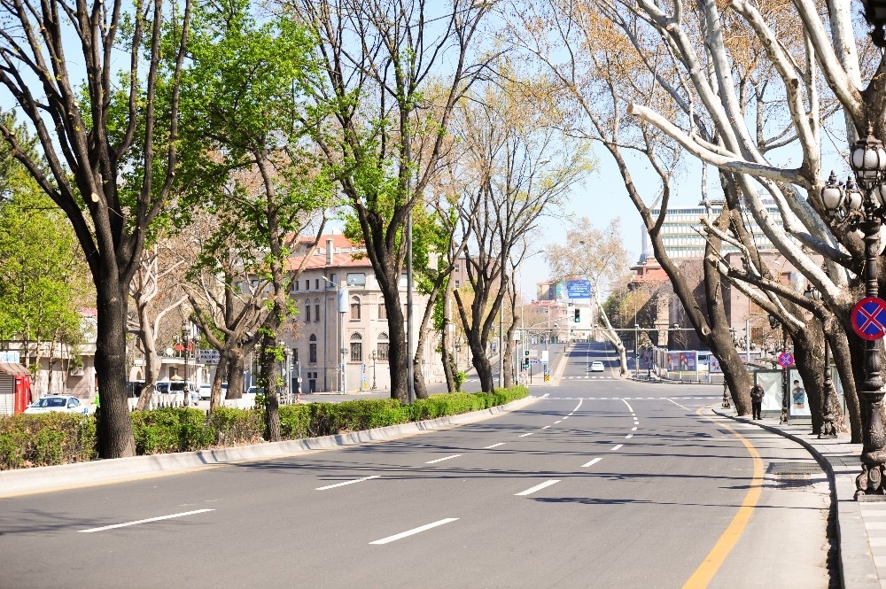 Fotoğraflarla boş kalan Ankara sokakları