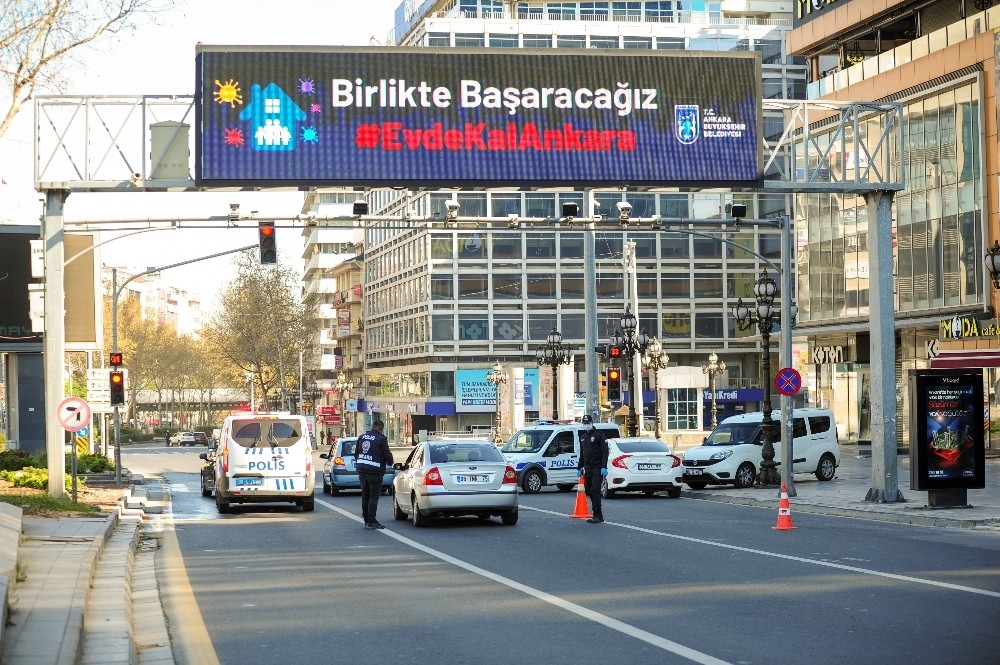 Fotoğraflarla boş kalan Ankara sokakları
