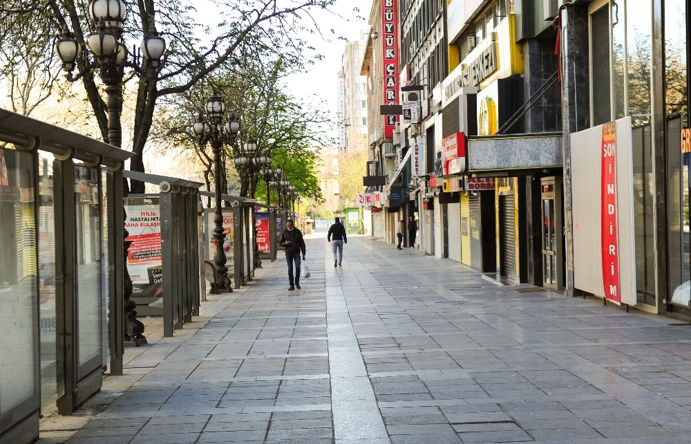 Fotoğraflarla boş kalan Ankara sokakları