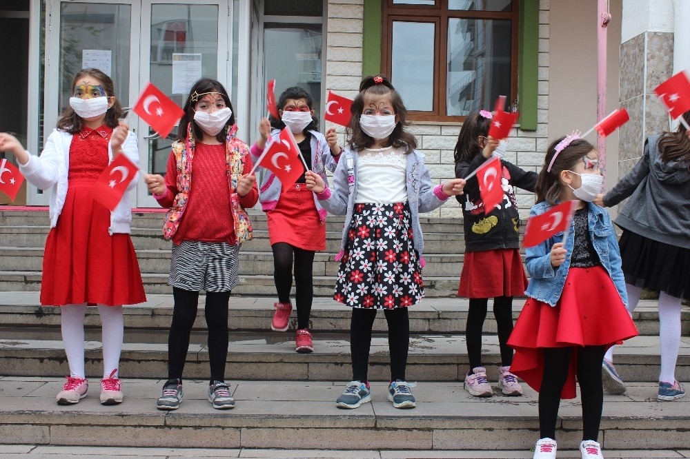 Hastane bahçesinde 23 Nisan etkinliği