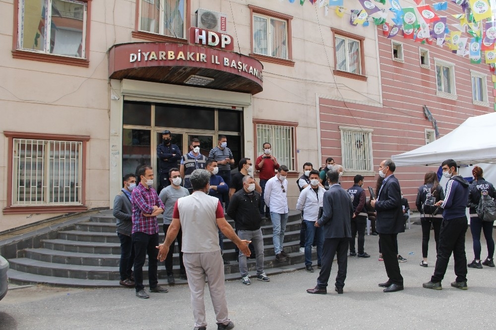 HDP'lilerin güldüğü evlat nöbetindeki aileler sinir krizi geçirdi