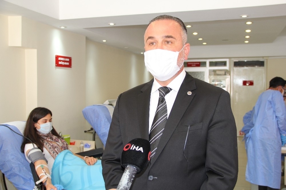 Koronayı yenen İzmirli hemşire plazma bağışladı