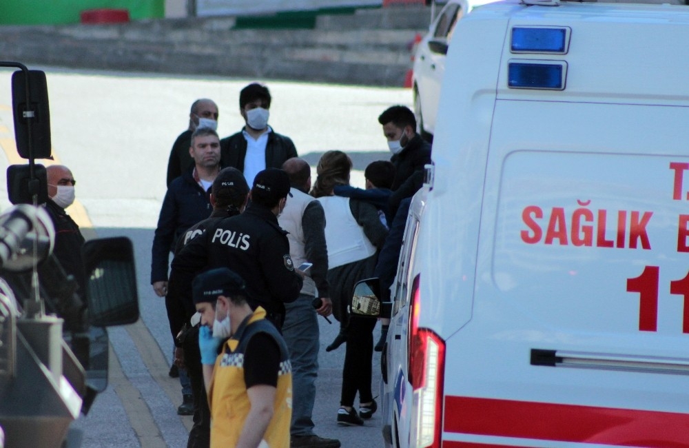 Kavga ettiği eşinin eve dönmesi için çocuklarını rehin aldı