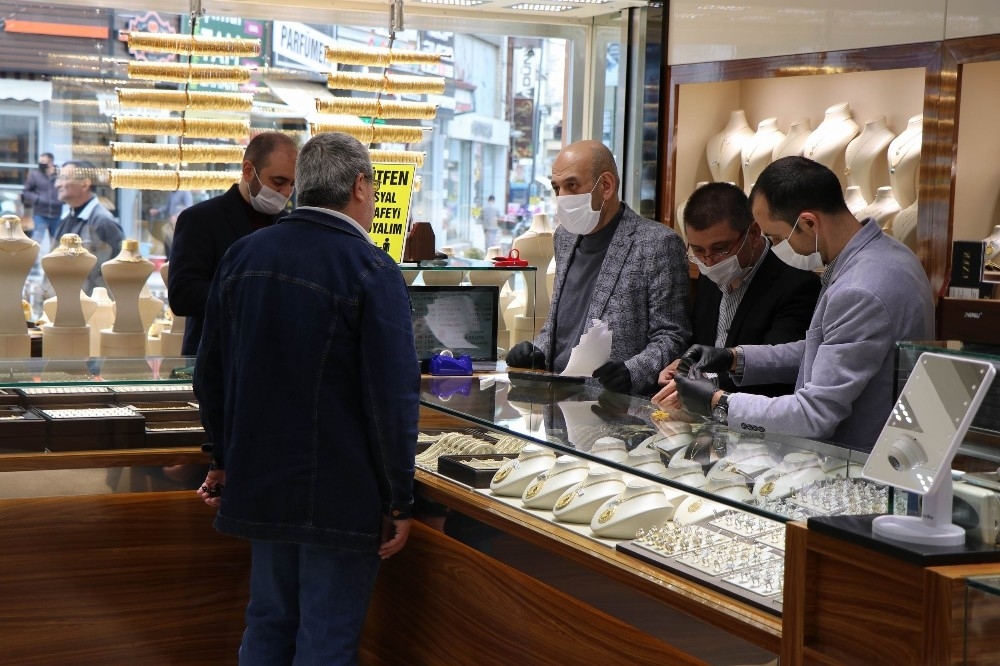 Korona virüs altın fiyatlarını yükseltti