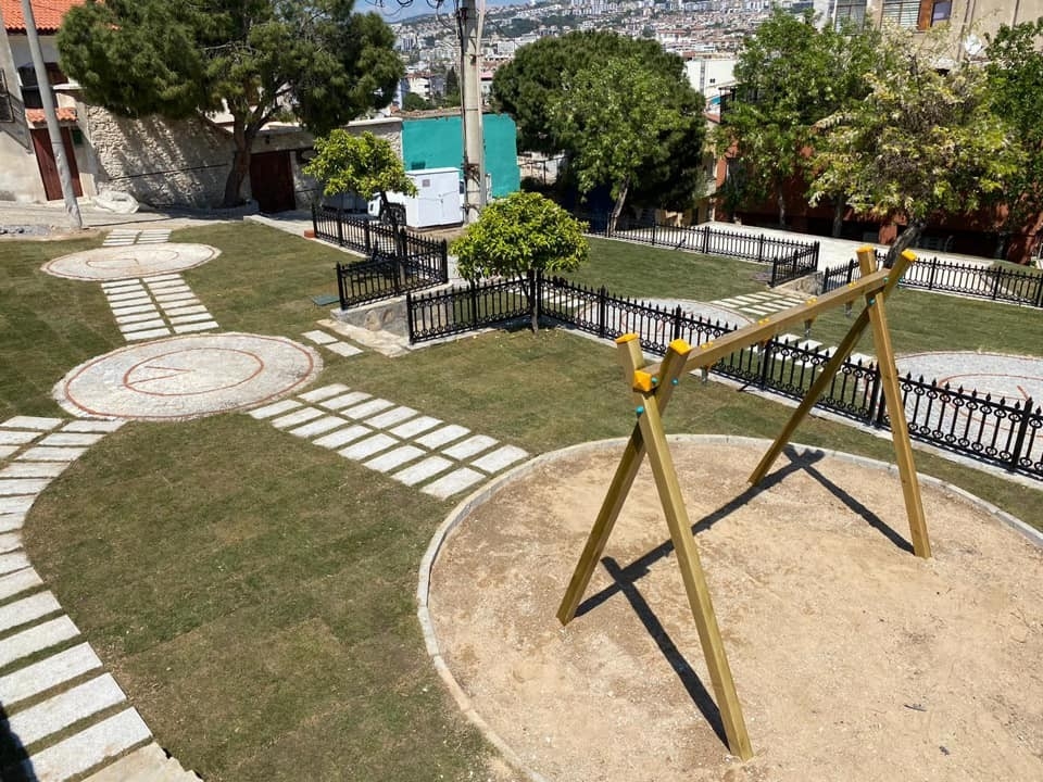 Kuşadası Belediyesi Kitap Parkı tamamlandı