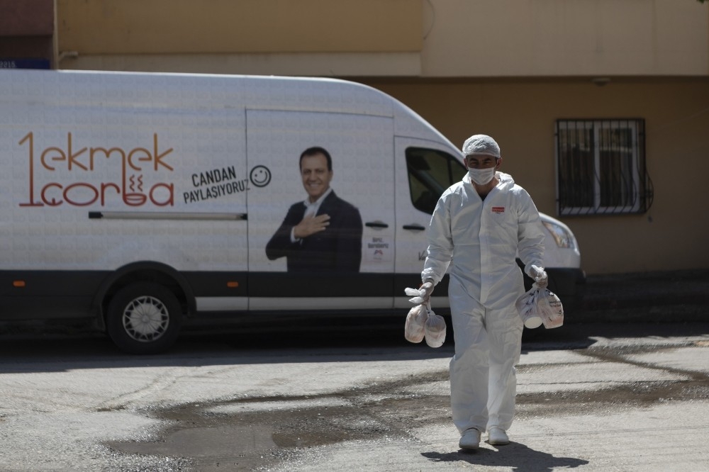 Mersin'de 70 bin aileye gıda paketi