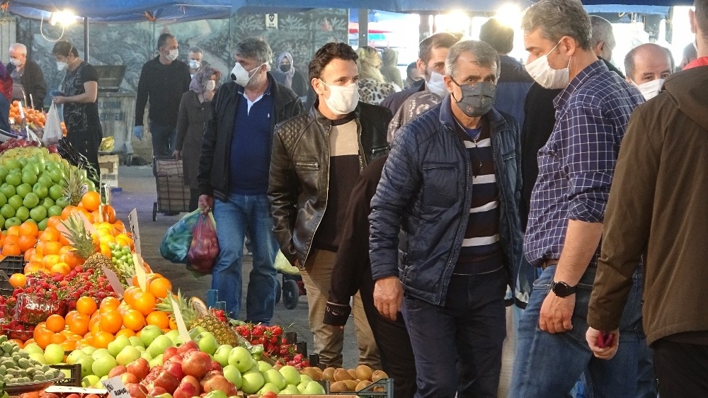 Pazarlar, sokağa çıkma yasağı öncesi doldu taştı