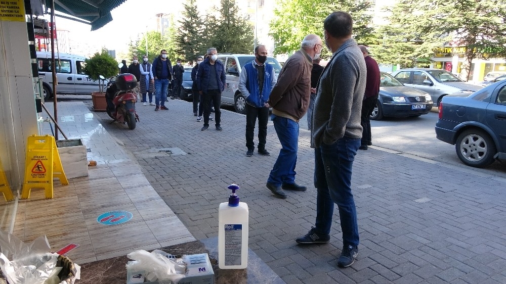 Pide kuyruğu, bu defa sosyal mesafeli