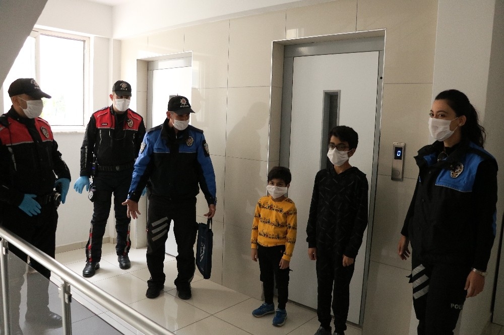 Sağlık çalışanı anneyi ağlatan doğum günü sürprizi