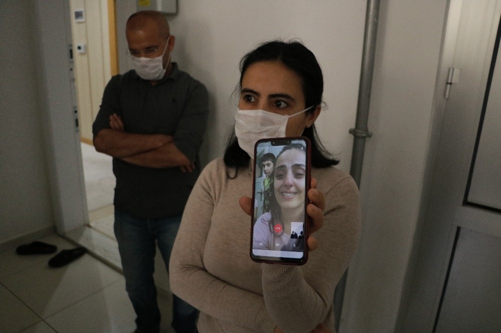 Sağlık çalışanı anneyi ağlatan doğum günü sürprizi