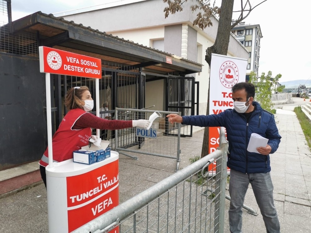 Tek pozitif vakası kalan Tunceli'de her vatandaşa ücretsiz maske