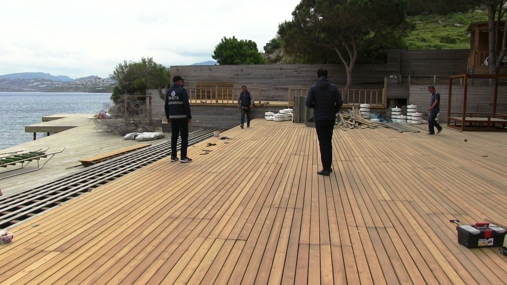 Ünlülerin 'beach'i yerle bir oldu