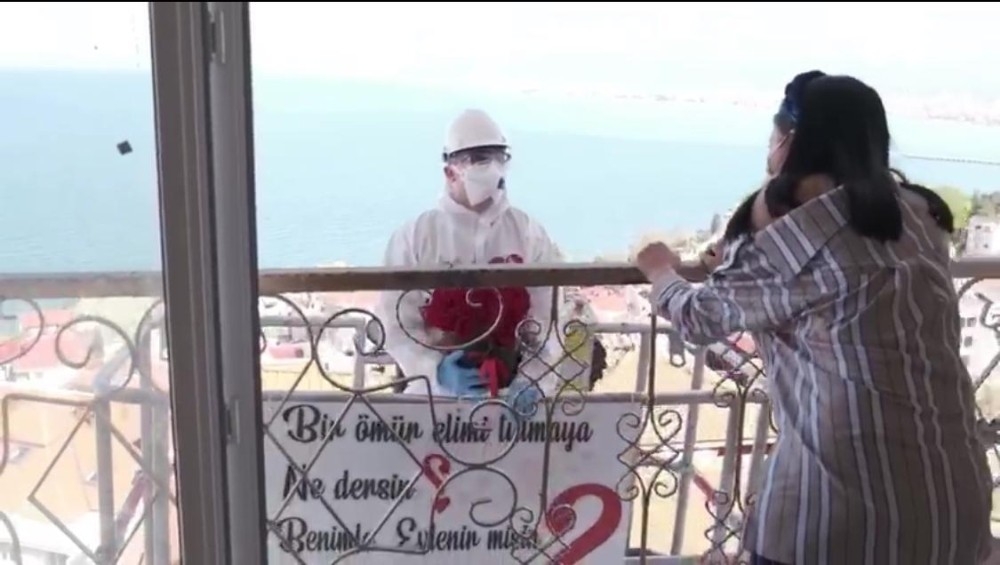 Vinçle 5. kata çıkıp evlilik teklifi yaptı