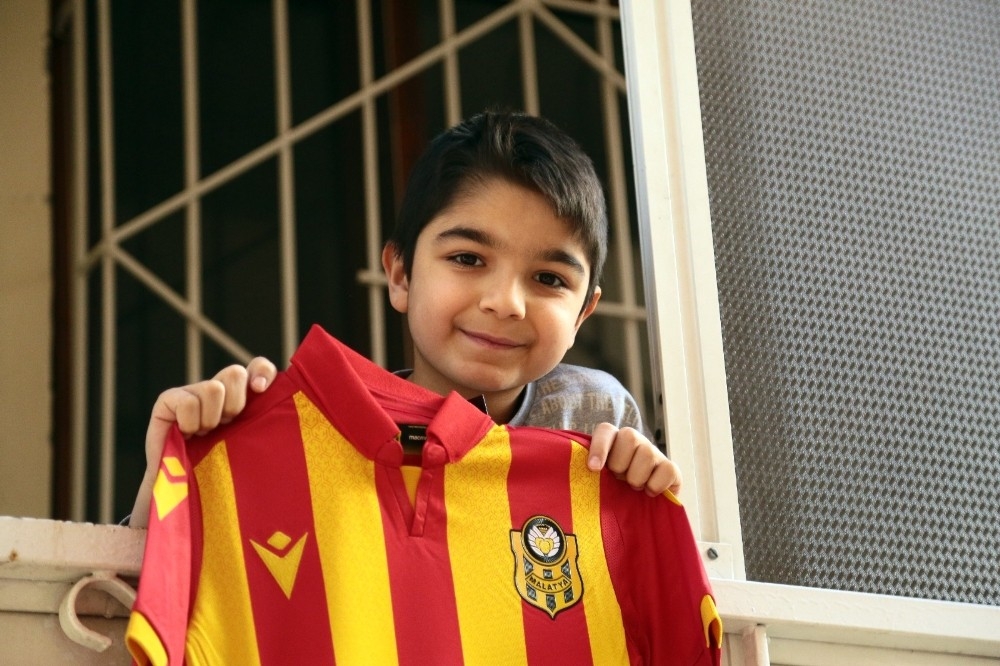 Yeni Malatyaspor'dan çocuklara 23 Nisan sürprizi