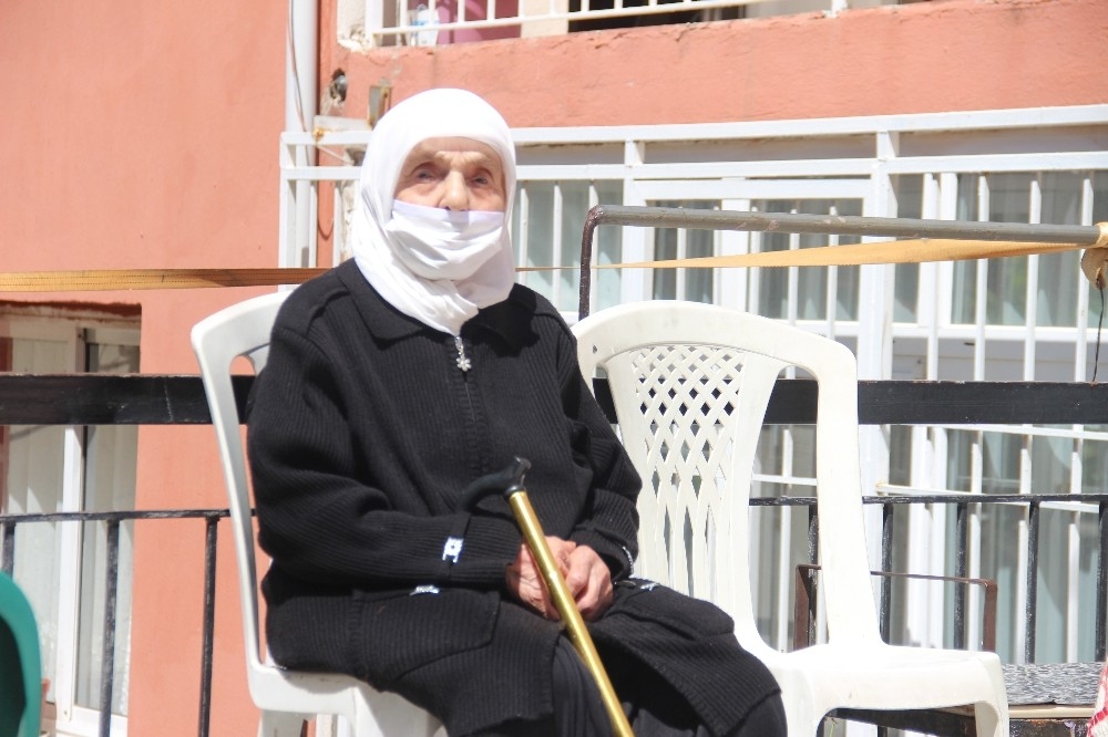 106 yaşındaki Fadime nineye Anneler Günü