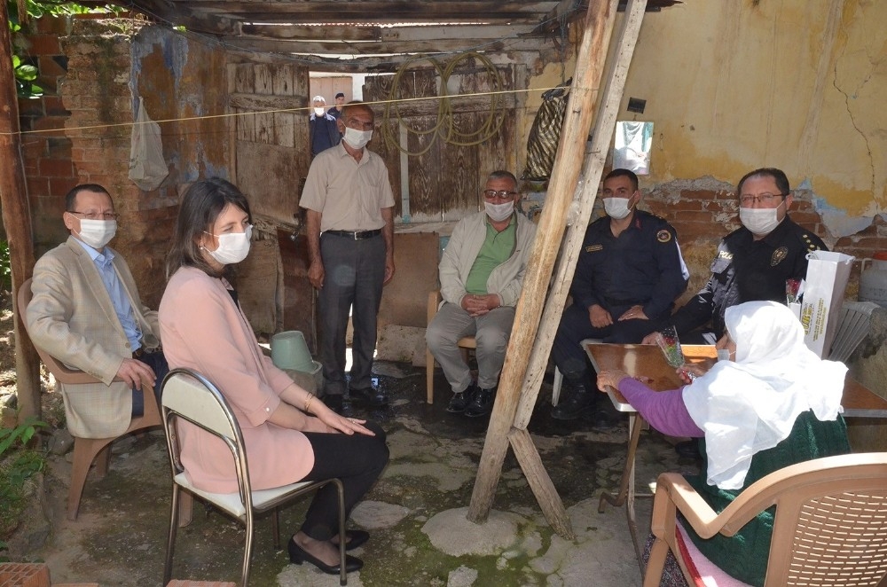 107 yaşındaki Gülistan Nine'nin Anneler Günü kutlandı