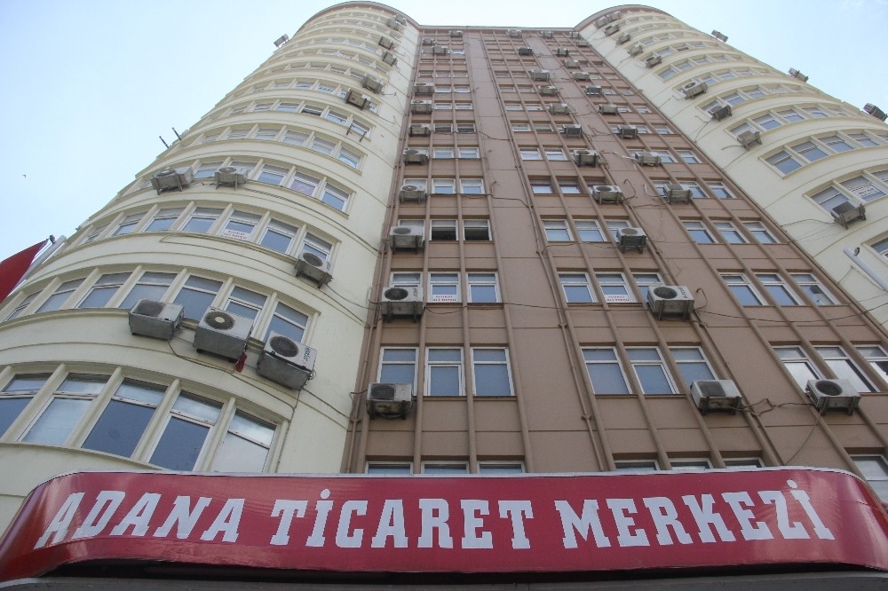 12'nci kattan düşen genç hayatını kaybetti