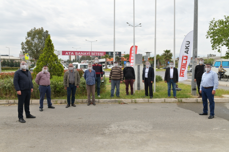 Başkan Utku Gümrükçü’den taksicilere siperlik