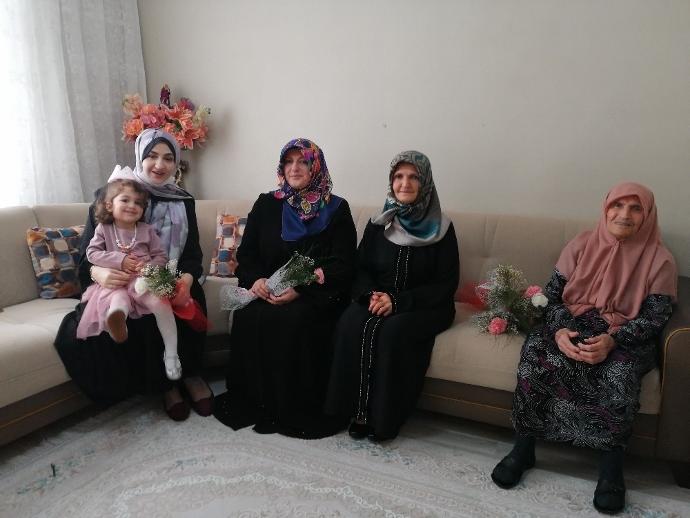 5 kuşak birlikte Anneler Günü