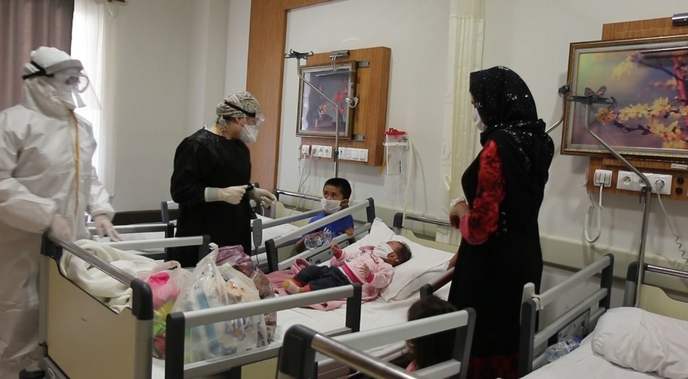 5,5 aylık bebek ve 9 yakını korona virüsü yenmeyi başardı