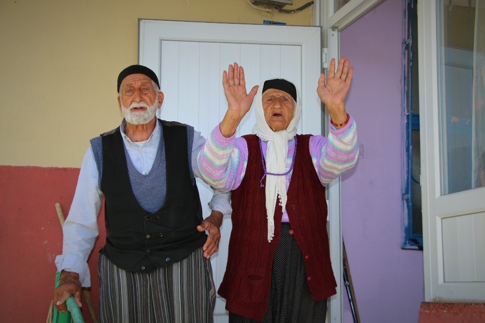 65 yıllık evli çiftin, Mehmetçikle 'Bayram Harçlığı' diyaloğu gülümsetti