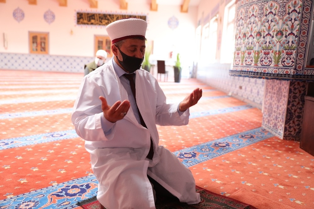 Almanya'da camiler yeniden ibadete açıldı