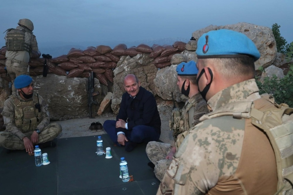 Bakan Soylu, Namaz Dağı'nda askerlerle iftar açtı