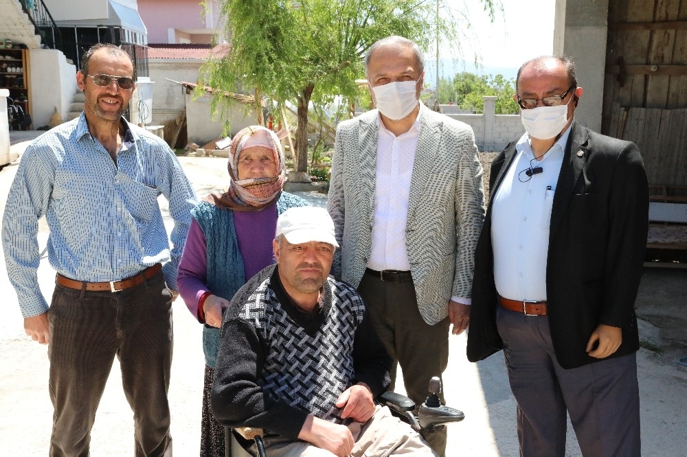 Başkan Üçok'tan fedakar anneye akülü araba sözü