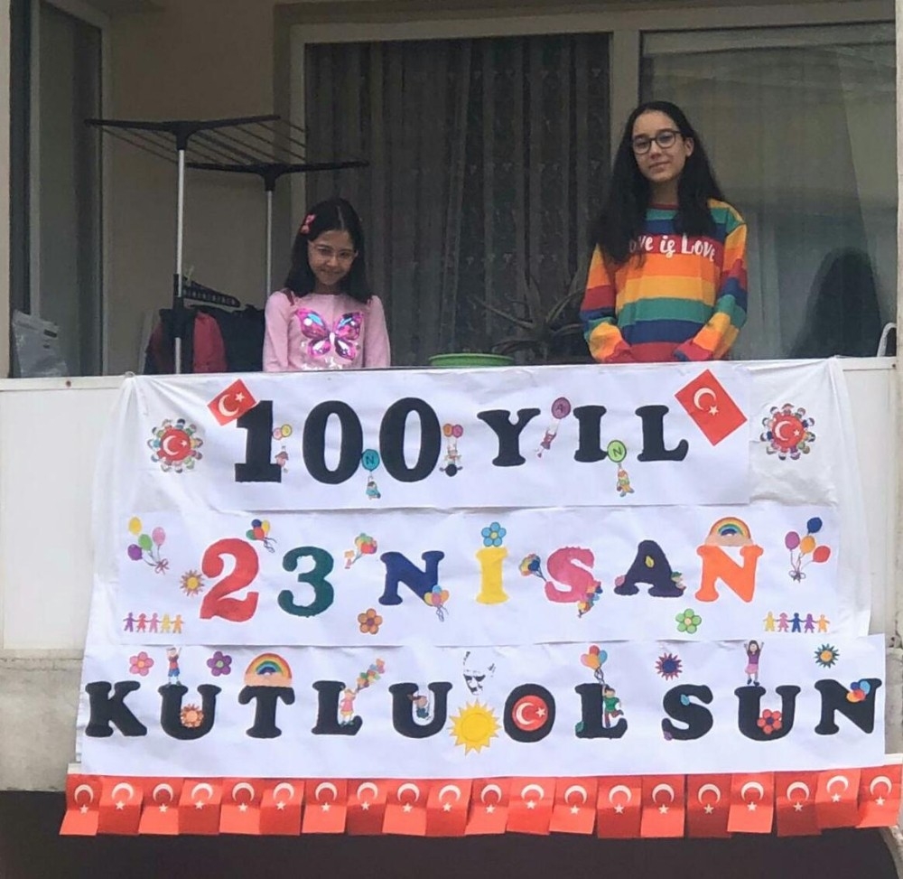 Bayraklılı çocuklar 100. yıla iz bıraktı