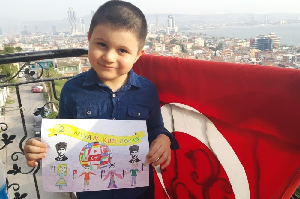 Bayraklılı çocuklar 100. yıla iz bıraktı