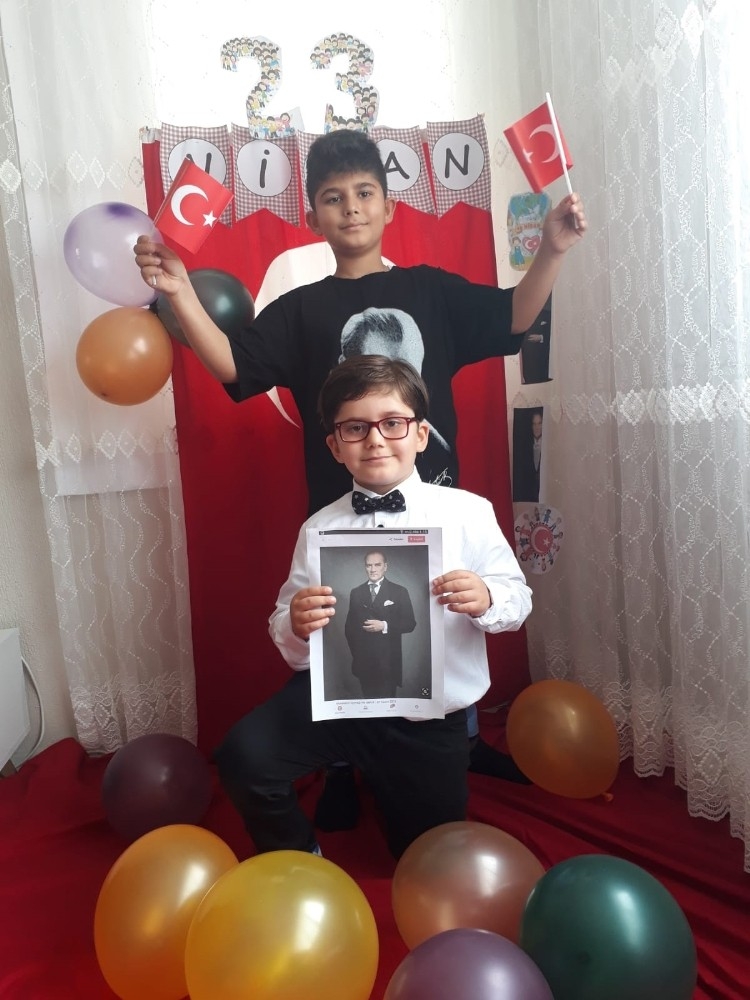 Bayraklılı çocuklar 100. yıla iz bıraktı