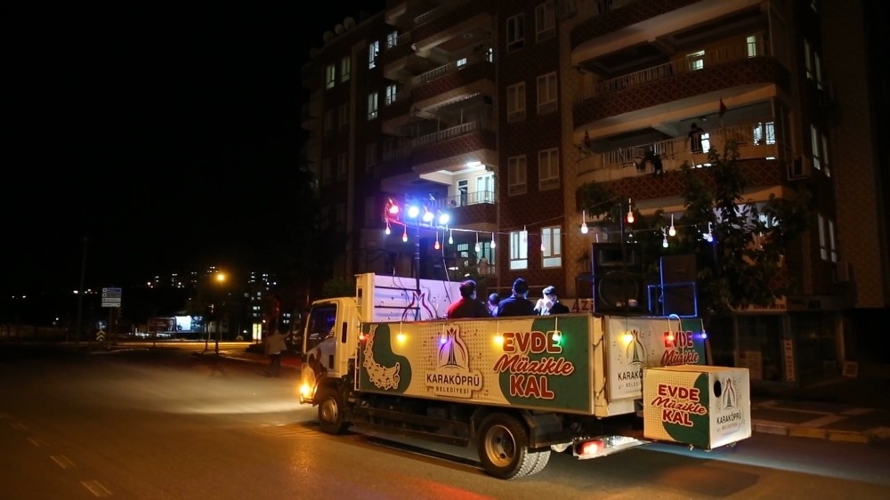 Bayramda vatandaşa mobil konser