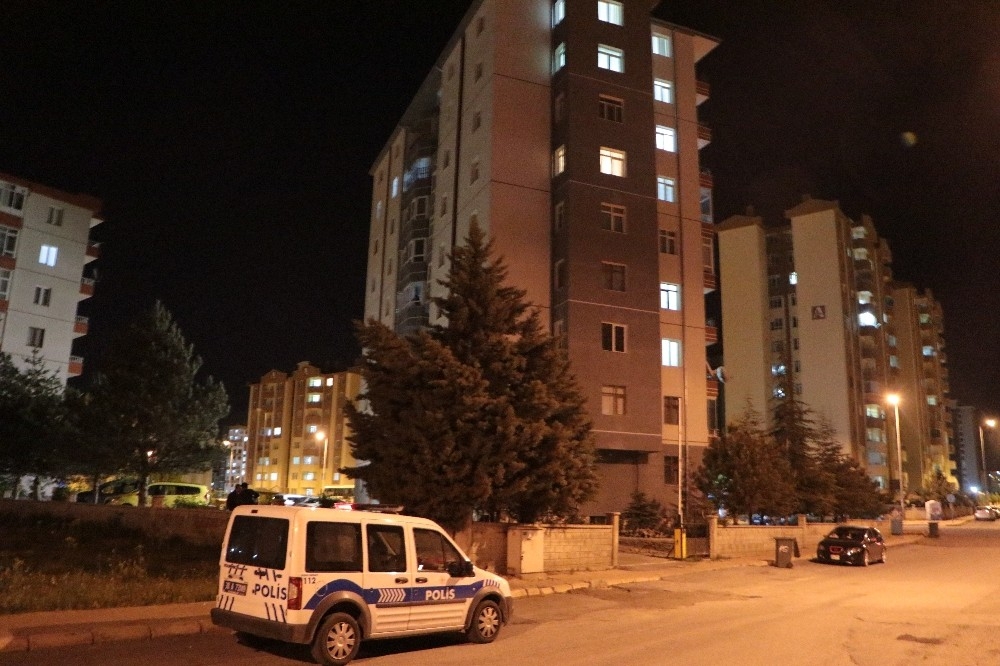 Bunalıma girdi, iple kendini astı