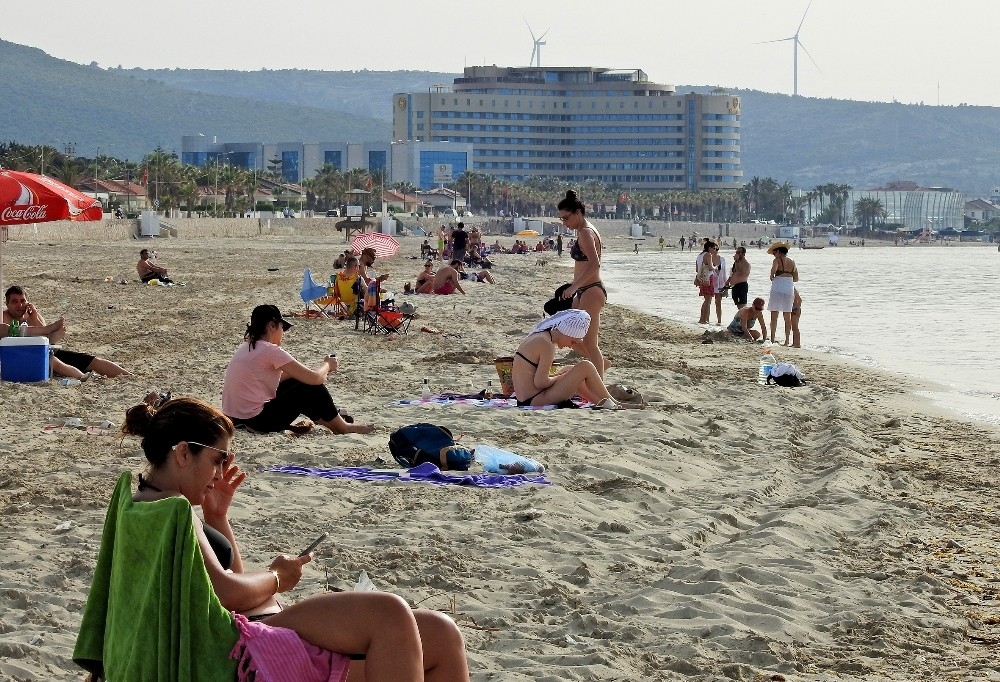 Çeşme'de kısıtlama öncesi deniz keyfi